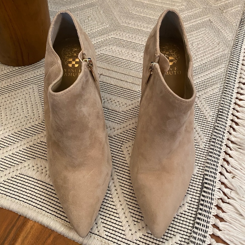 Vince Camuto Elegant Tan Suede Ankle Boots - Picture 3 of 9